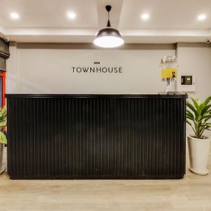 Super Townhouse 359 Begumpet Near Hyderabad Central